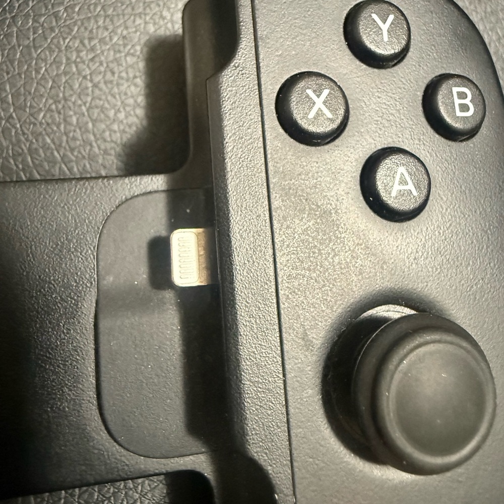 Backbone One Controller for IPhone Lightning Connection - Picture 8 of 8